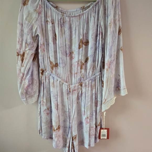 Mossimo Supply Co. Pants - Floral Women's Top with Lace Trim